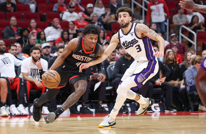 Rockets guard Jalen Green drives with the ball as Sacramento Kings guard Chris Duarte (3) defends during the first quarter at Toyota Center.